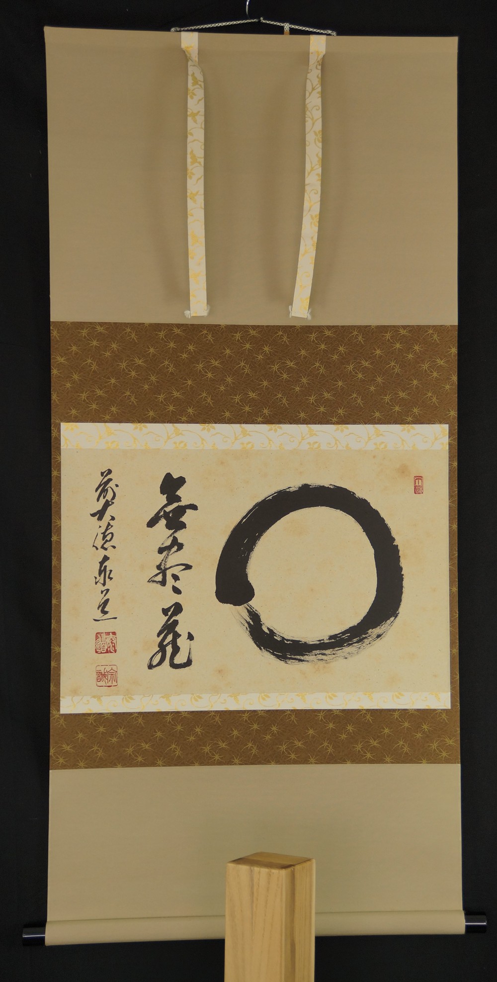 Enso Zen Kalligrafie von Adachi Taido Gesamtansicht Rollbild
