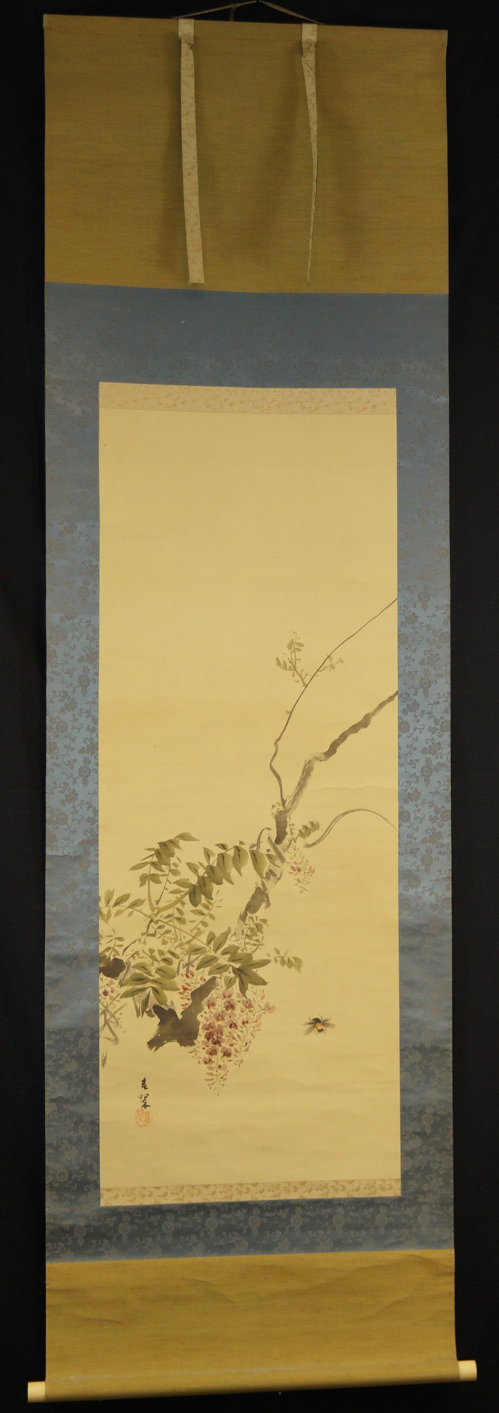 Bee by Syunsui Kawabata Full View Hanging Scroll