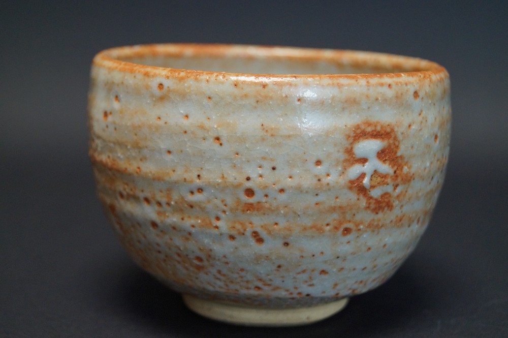 Tea bowl chawan made of Shino ware back view