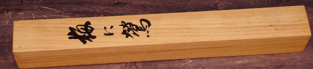 Spring branch with bird kakemono by Arii Shoun storage box close-up