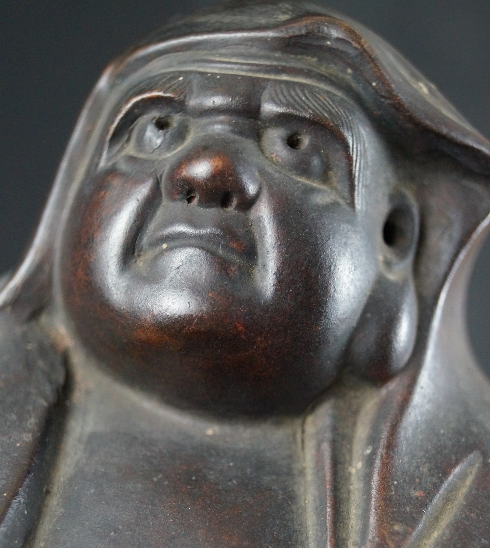 Japanische Bodhidharma (Daruma) Figur aus Bizen-Keramik