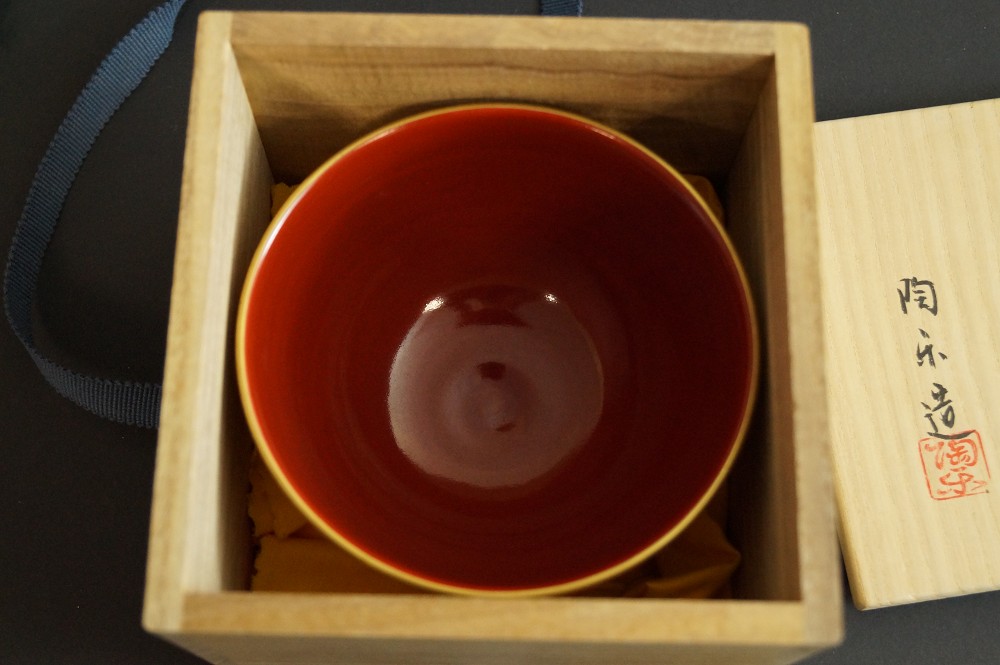 Tea bowl lying in the opened wooden box next to the signed lid Chawan in Storage Box