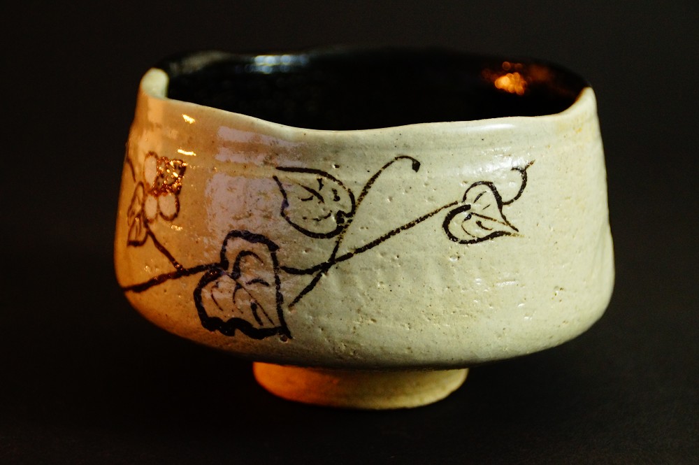 Chawan Tea Bowl with Flower Motif Made of Oribe Ware Side View 2
