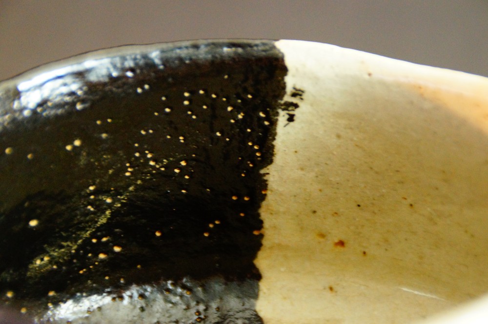 Chawan Tea Bowl with Flower Motif Made of Oribe Ware Glaze Close-Up