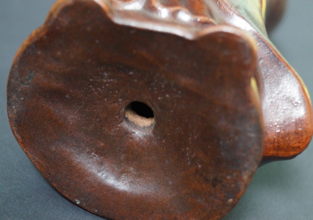 Bodhidharma Daruma figure made of Bizen ware base close-up