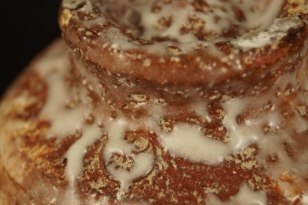 Foot of the tea bowl seen from below Base Close-Up 1