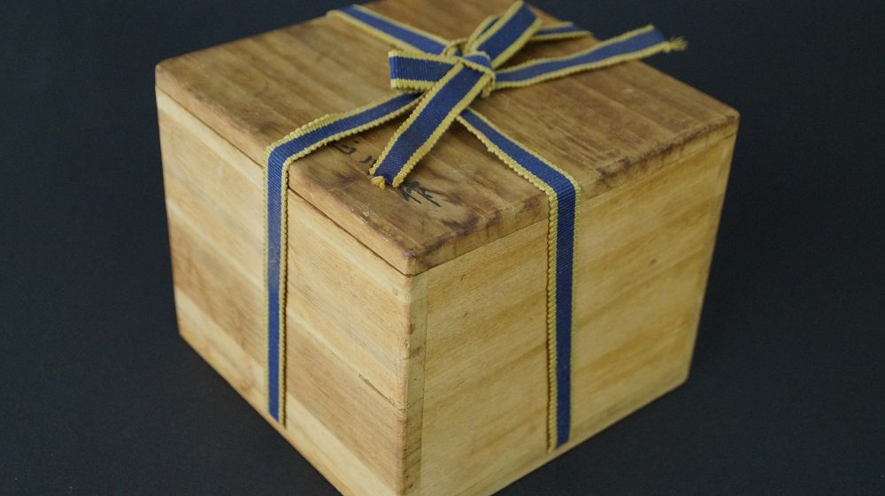 Closed storage box tied with blue cord of the chawan tea bowl made of Raku ware
