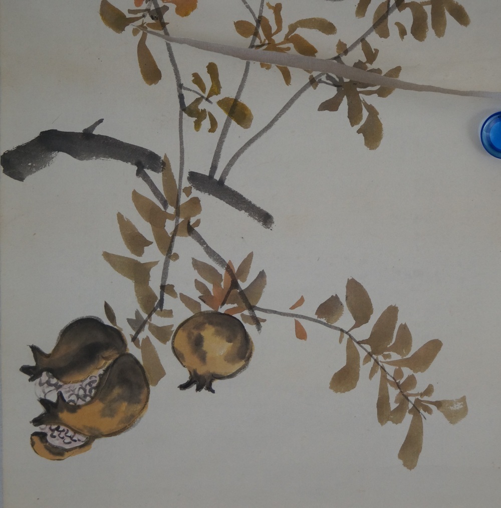 Der Vogel am Granatapfelbaum Makuri Granatapfel-Motiv Nahaufnahme