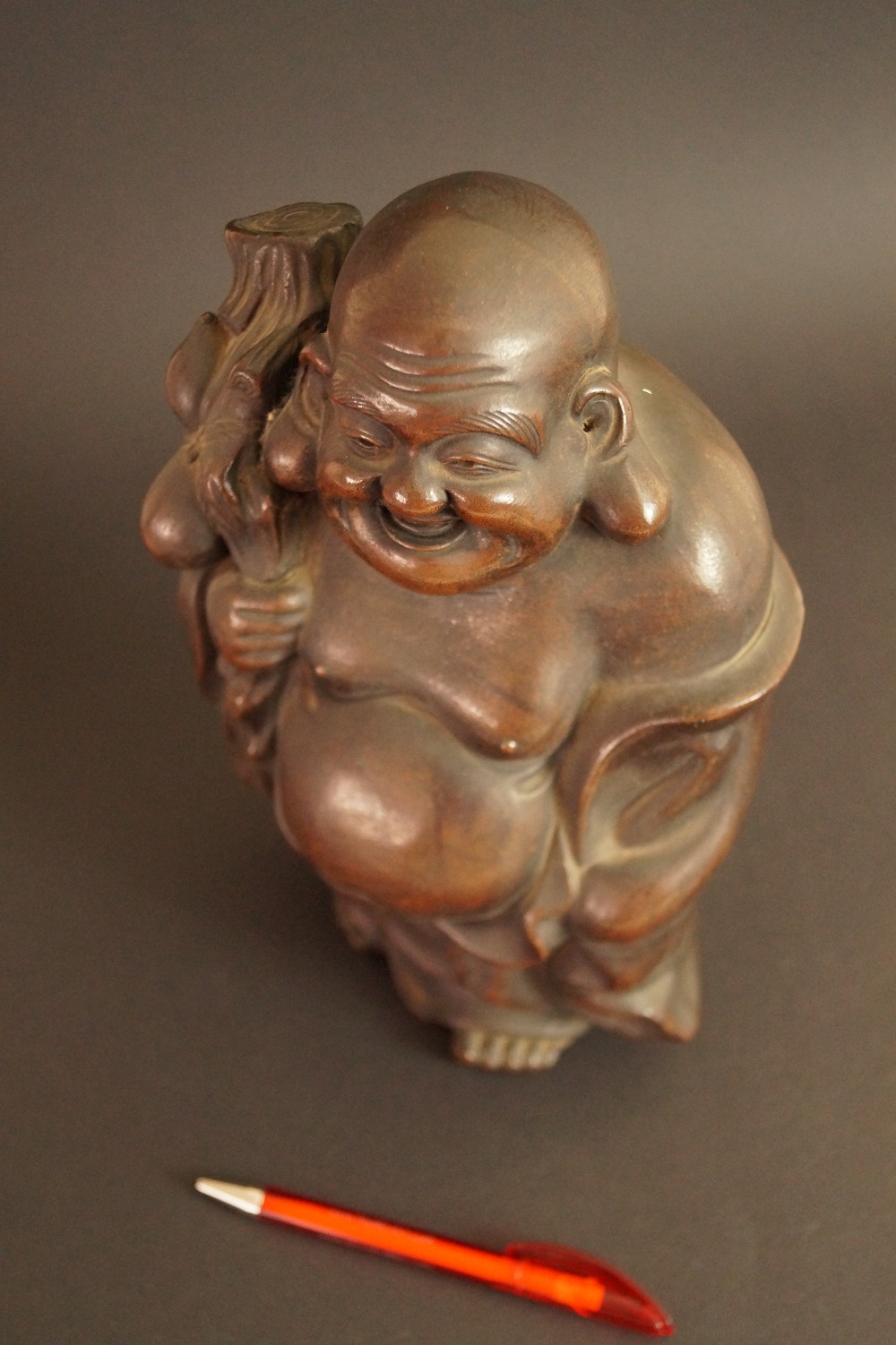 Hotei Bizen-Figur Frontalansicht 2