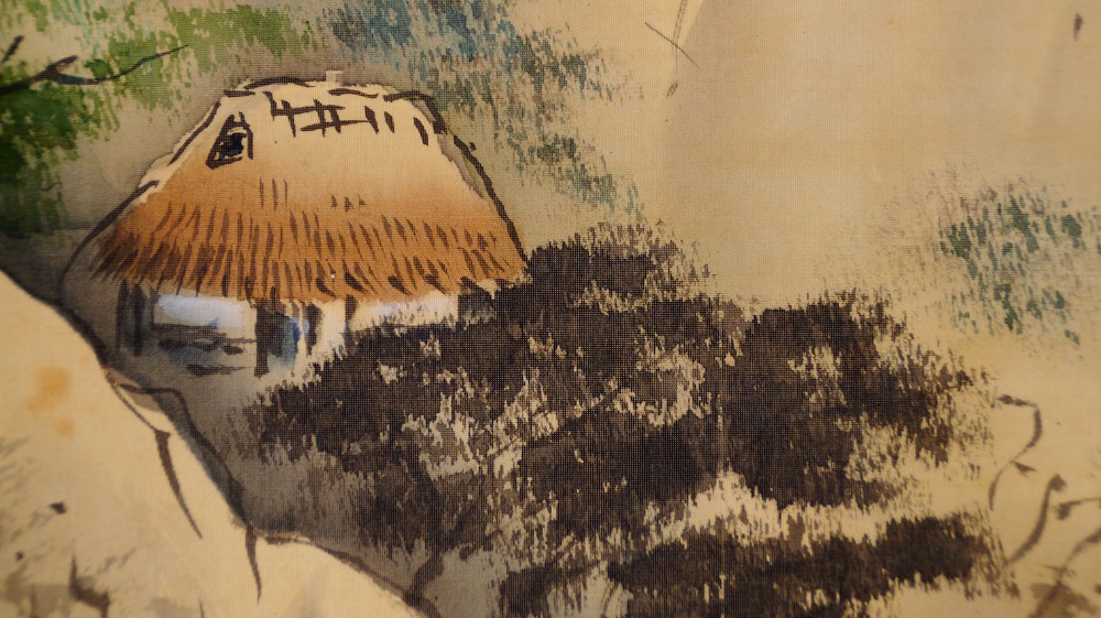 Nahaufnahme der strohgedeckten Huette zwischen Baeumen im Kakemono Landschaft mit Fuji von Suido
