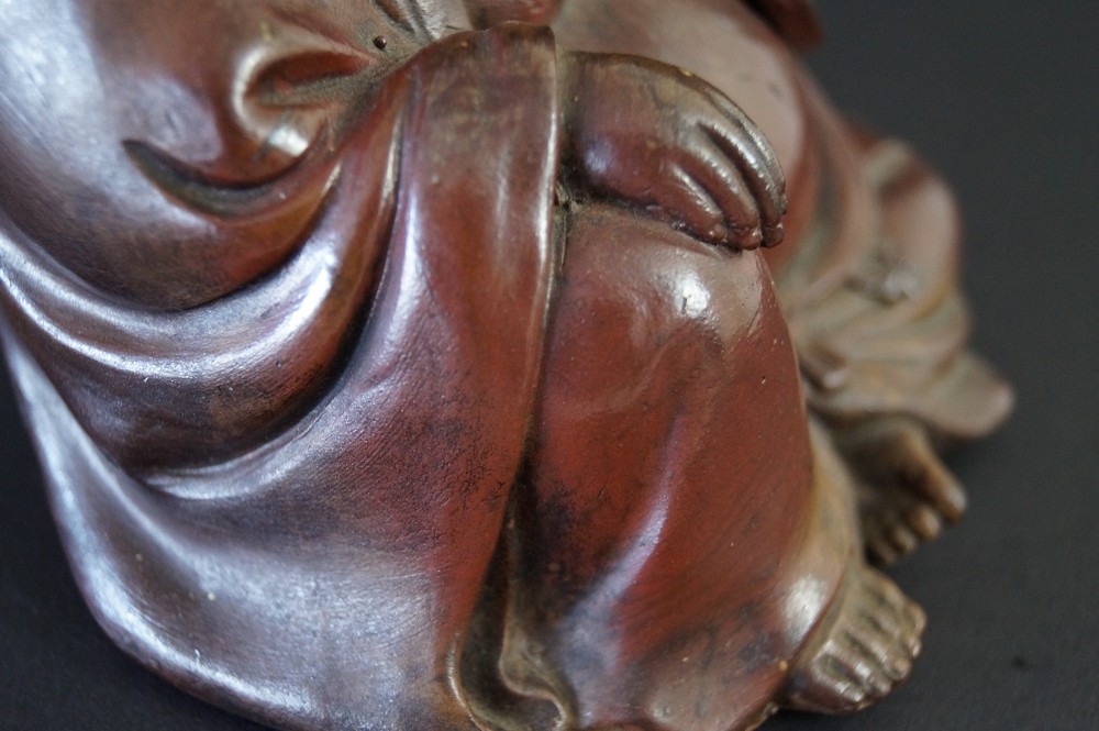Hotei Figure Made of Bizen Ware Robe Close-Up