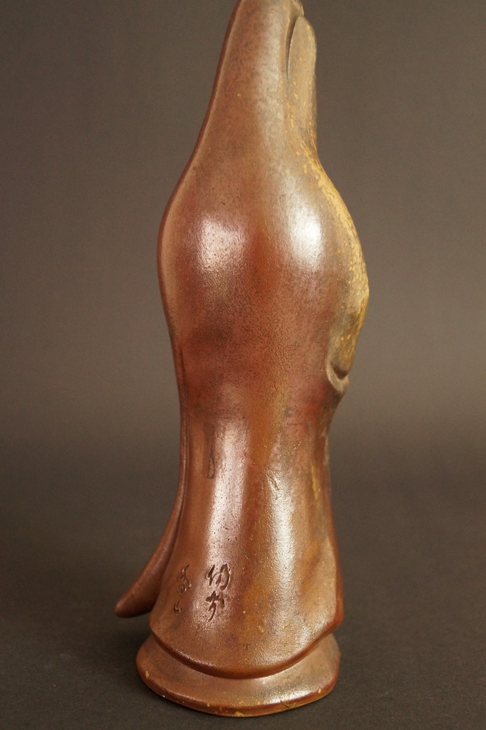 Kannon Figure made of Bizen ware by Shibaoka Tsukuru back view with visible potter's mark, back view