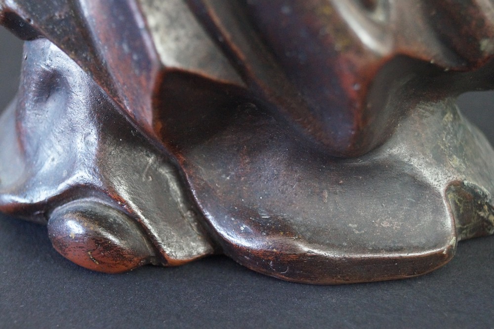 Bodhidharma Daruma Figure Made of Bizen Ware Robe Close-Up 1