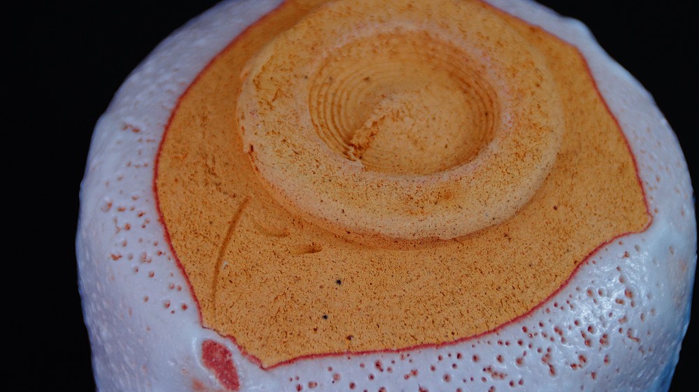 Close-up of the chawan foot with spiral throwing marks and red potter's seal by Jyuzo Sato