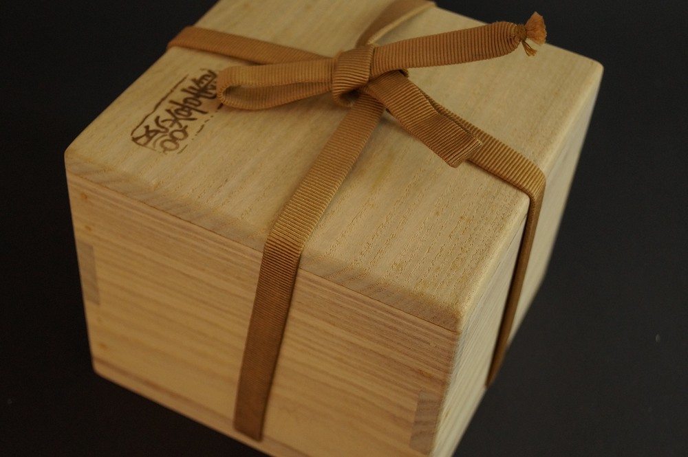 Chawan Tanba Ware by Mitsuru Ichino Storage Box with Cord