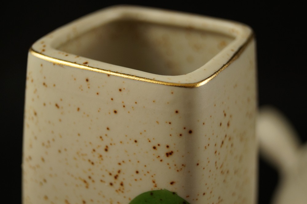 Tea set floral motif Imari ware glaze close-up
