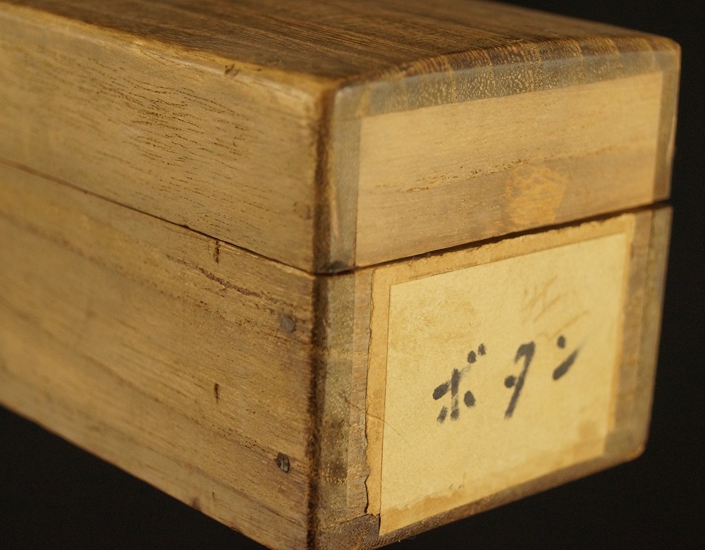 Hanging scroll Hotei storage box close-up 2