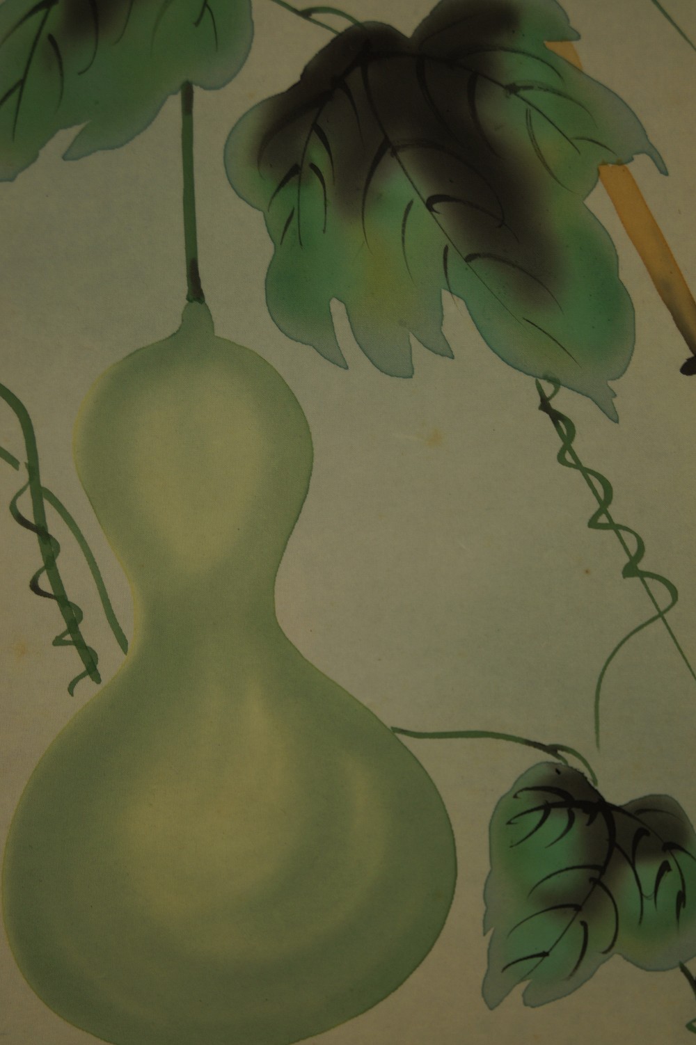 Single hanging gourd with leaf Motif Close-Up 4