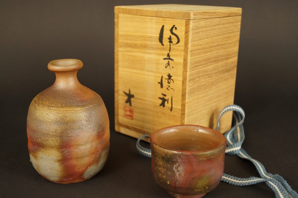 Bizen Ware Tokkuri Set with Guinomi Set with Storage Box