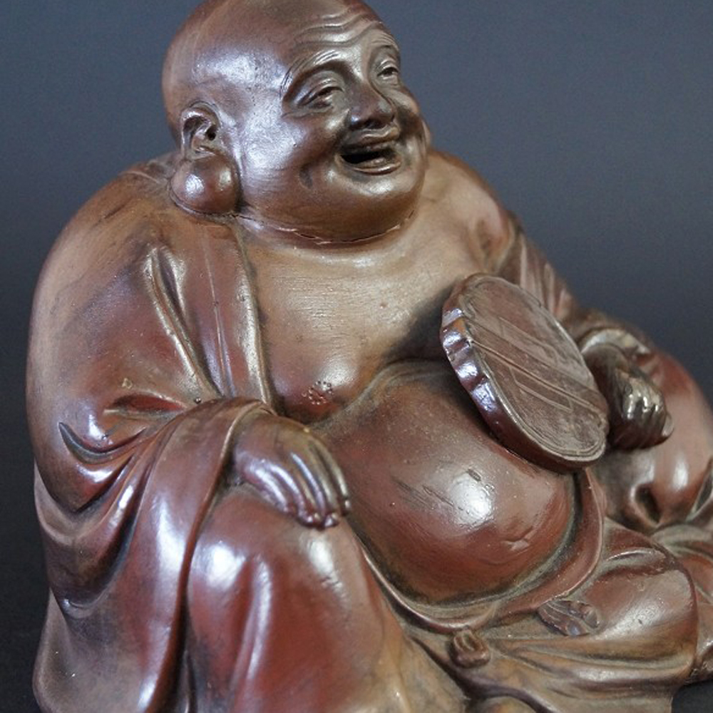 Hotei Figur aus Bizen Keramik Motiv Nahaufnahme Vorschau