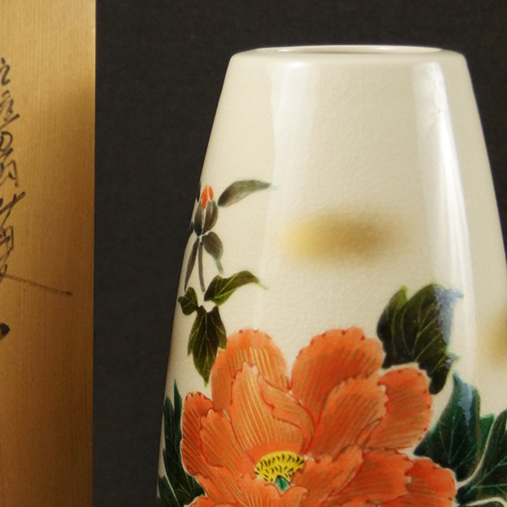 Peony Vase Motif Close-Up Preview