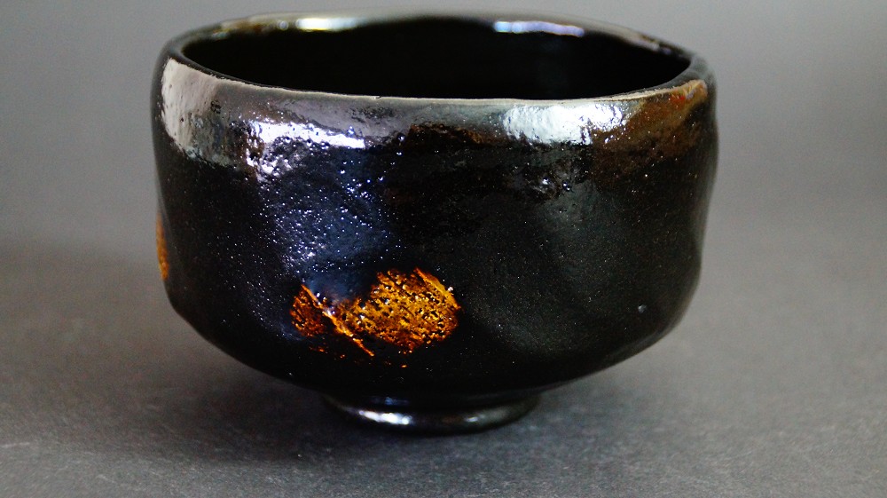 Chawan tea bowl made of Raku ware by Shoraku Sasaki side view 1