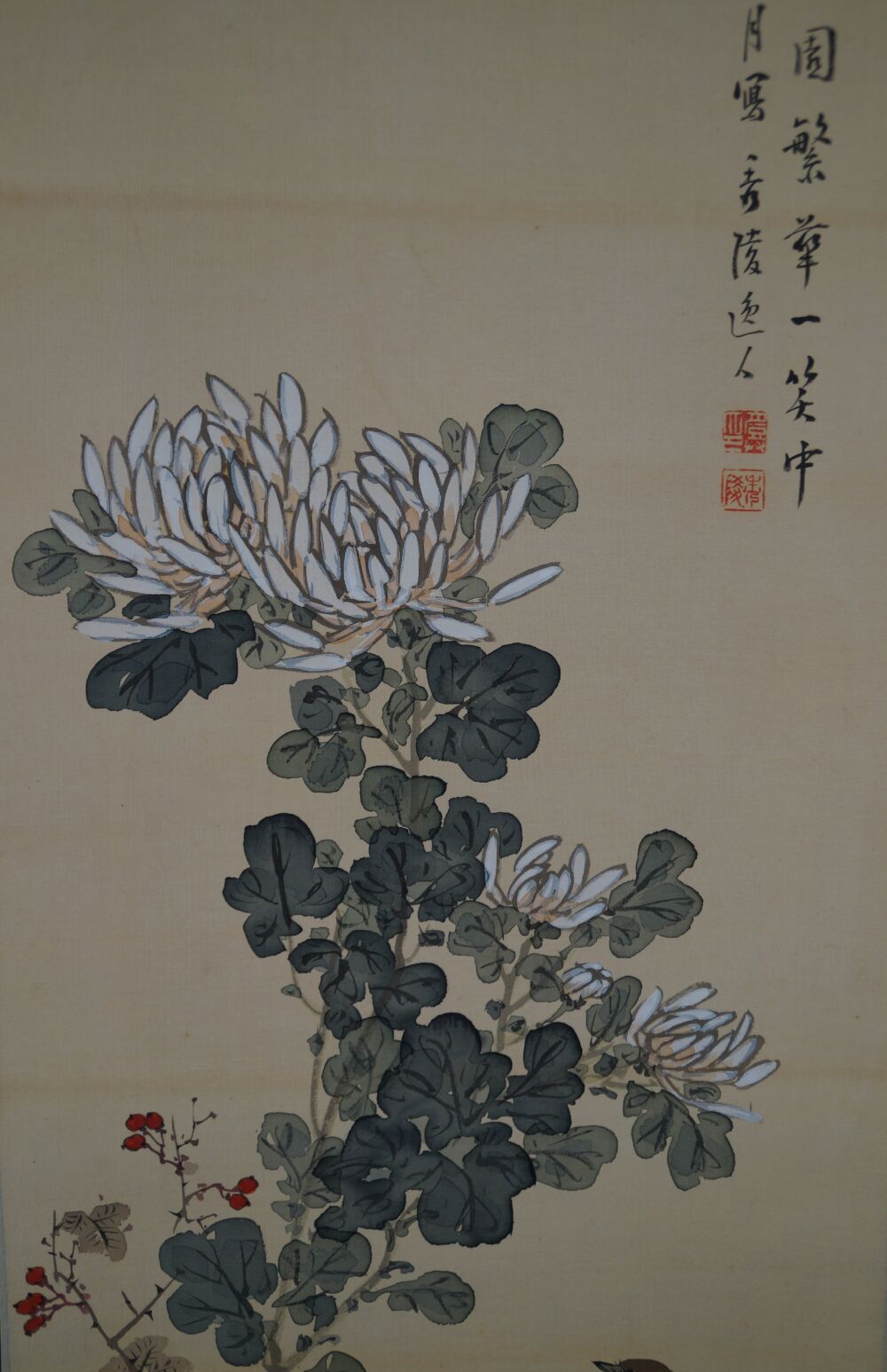 Further view of the full motif with poem inscription, chrysanthemums and red berries in the kakemono Autumn Chrysanthemums, without mounting