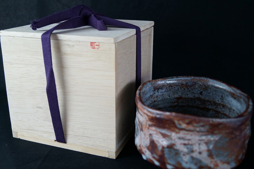 Chawan Shino Ware Front View with Storage Box 2