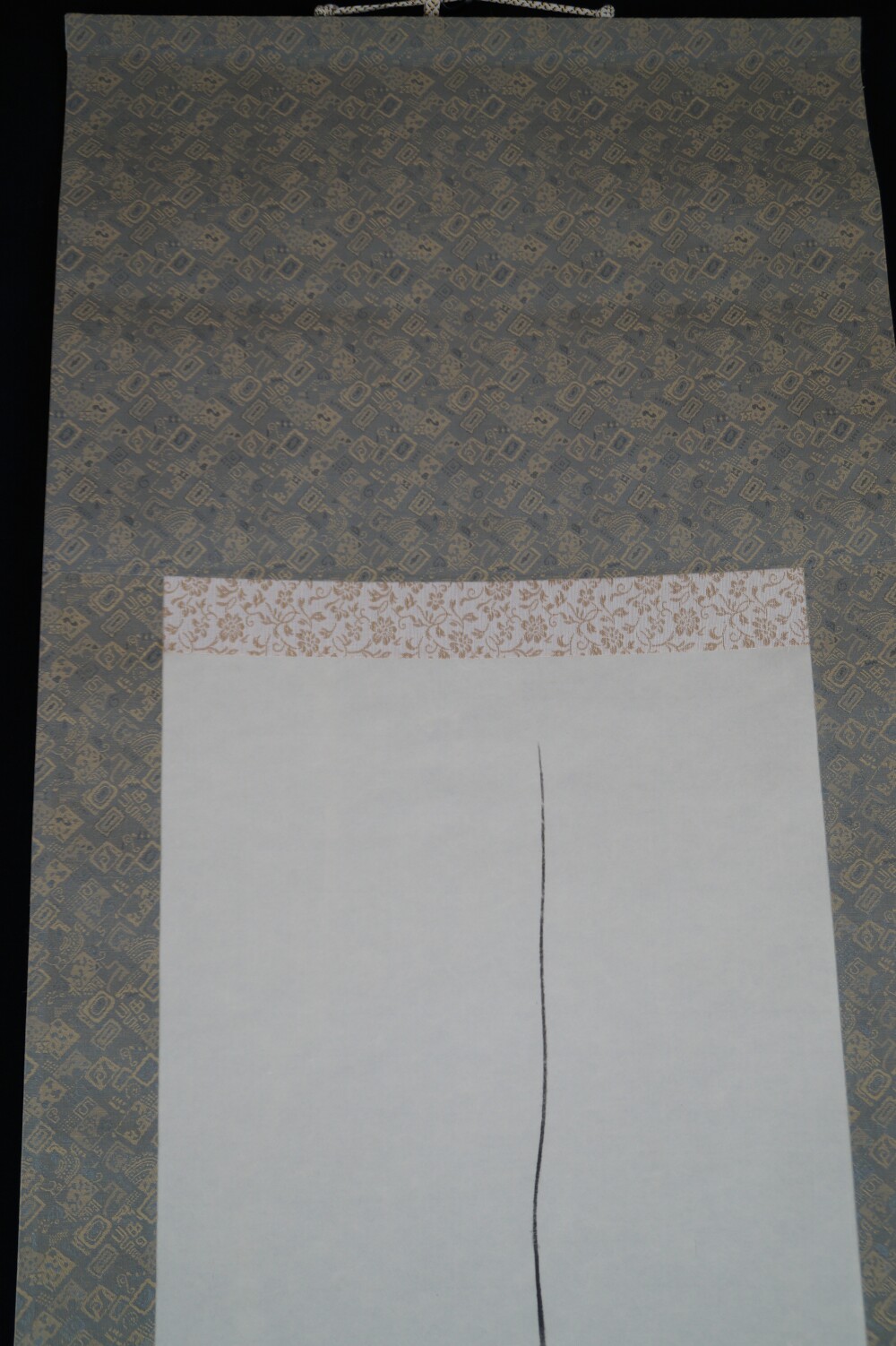 Detail view of the upper picture edge with brushstroke in the sparrow scroll of the triptych after Miyamoto Musashi