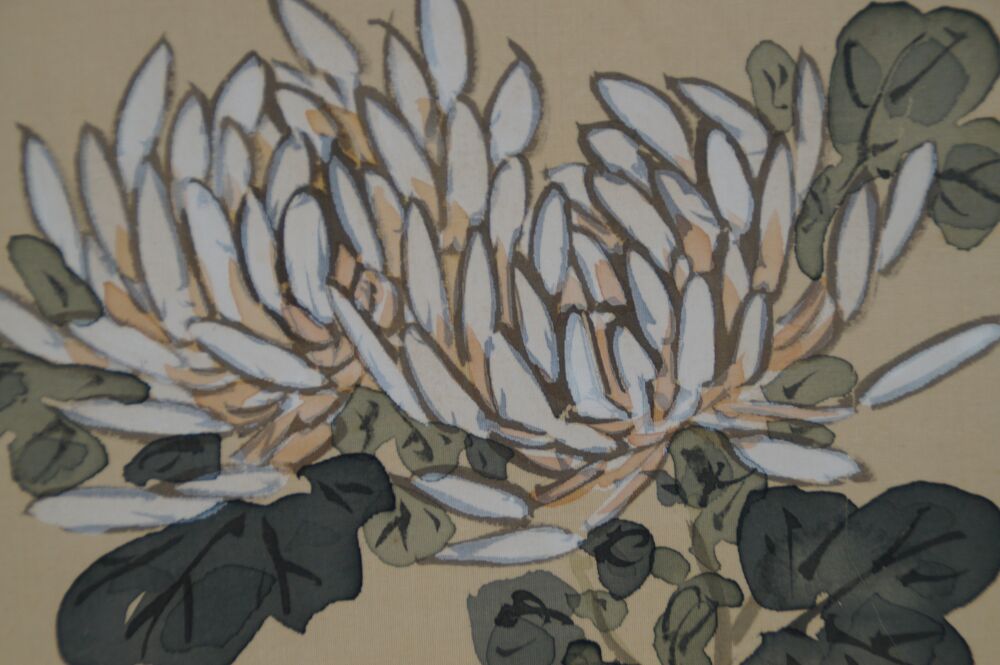 Macro shot of the white chrysanthemum blossoms in the Kakemono Autumn Chrysanthemums