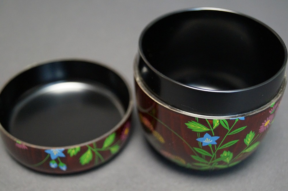 Shippo Makie Chu Natsume mit Blumenmotiv Innenansicht Nahaufnahme