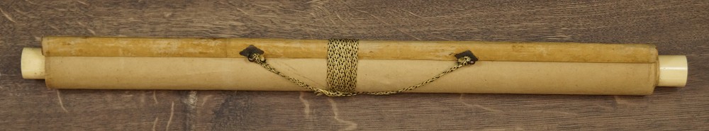 Kakemono zusammengerollt und verschnuert