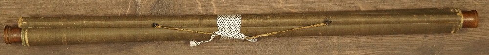 Zusammengerolltes Kakemono mit Kordel Kakemono zusammengerollt