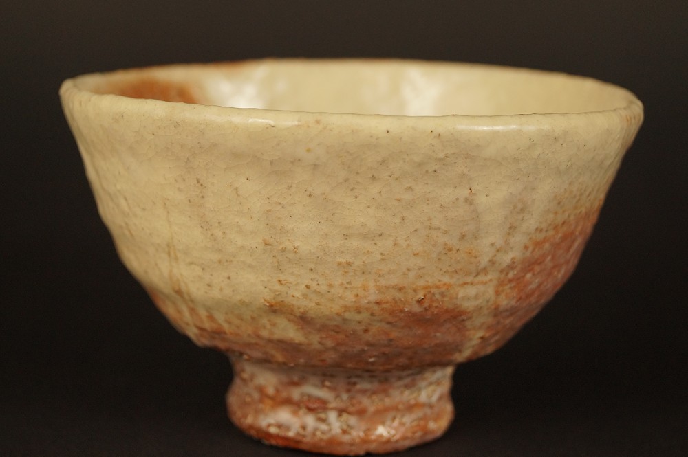 Hagi Tea Bowl Cream-Colored Glaze Front View