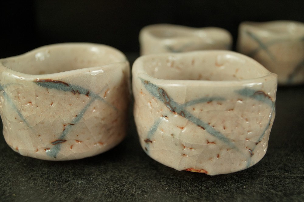 Handgetöpferte japanische Sake-Schalen (Guinomi) 5er-Set