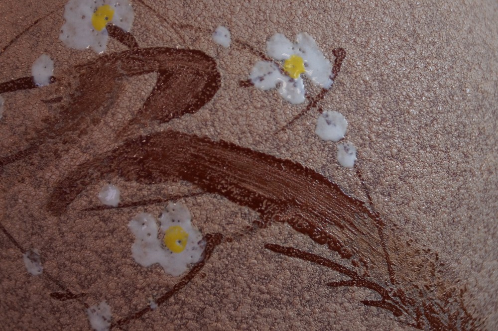 Shigaraki Vase by Kaoru Ohara Motif Close-Up