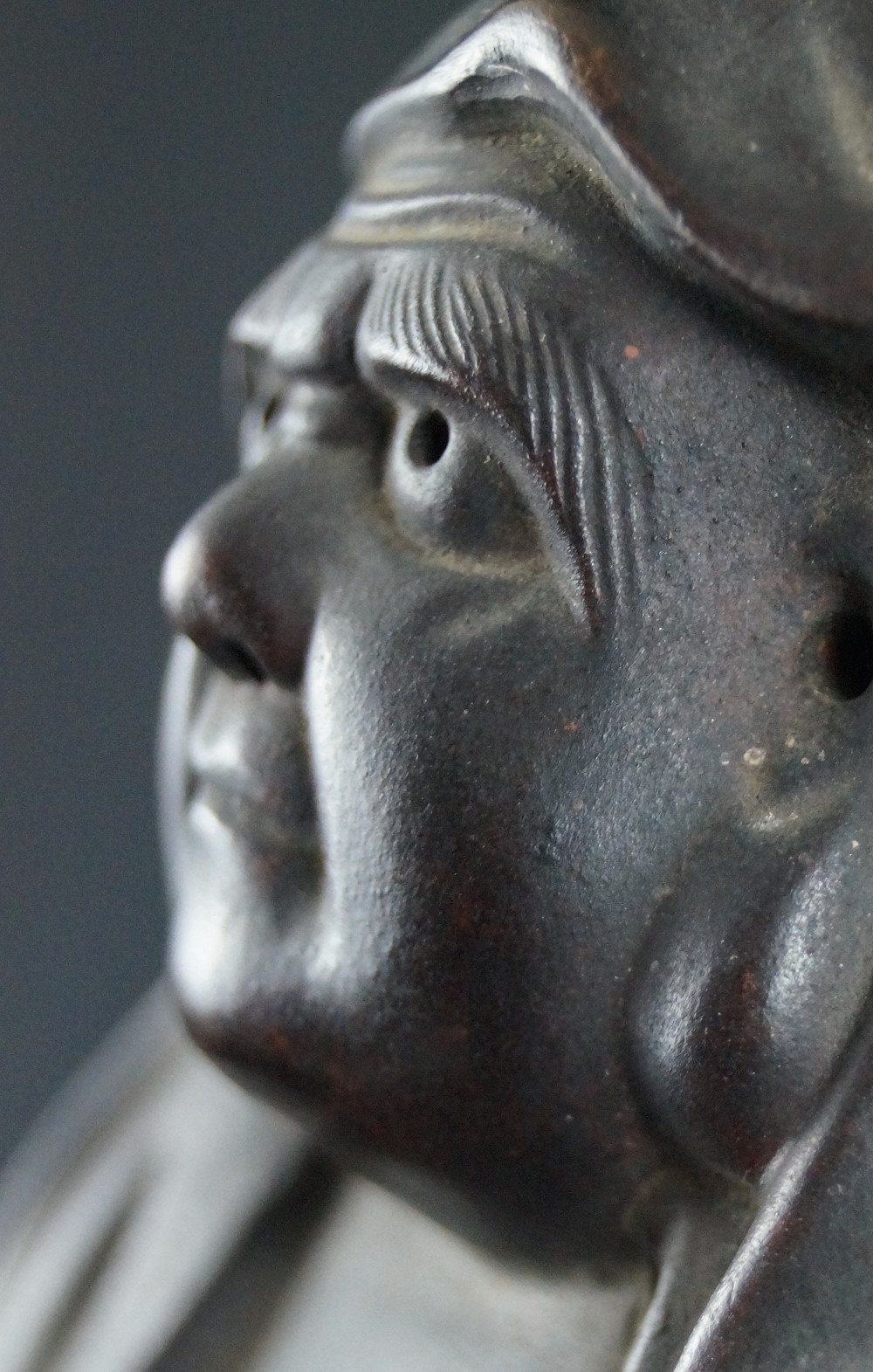 Bodhidharma Daruma fierce gaze Bizen ware face profile close-up 2
