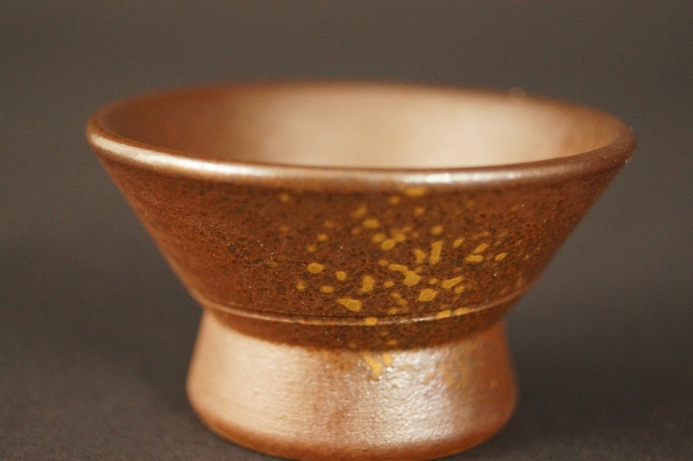 Bizen Sake Bottle with Guinomi Cups Guinomi Front View