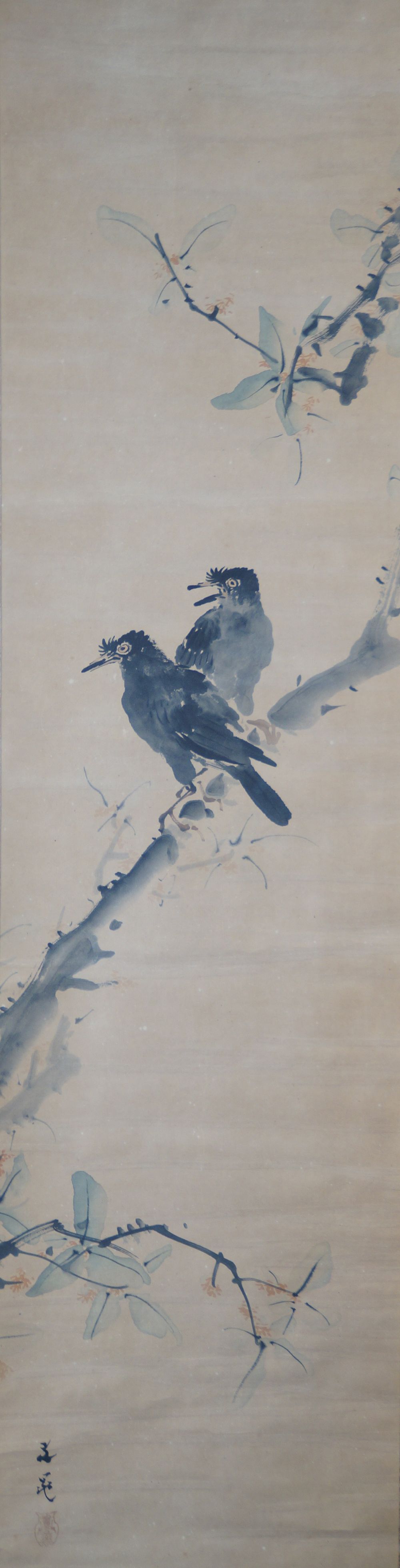 Zwei Voegel auf einem Baum von Tani Buncho mit schwarzen Voegeln auf bluehendem Astwerk