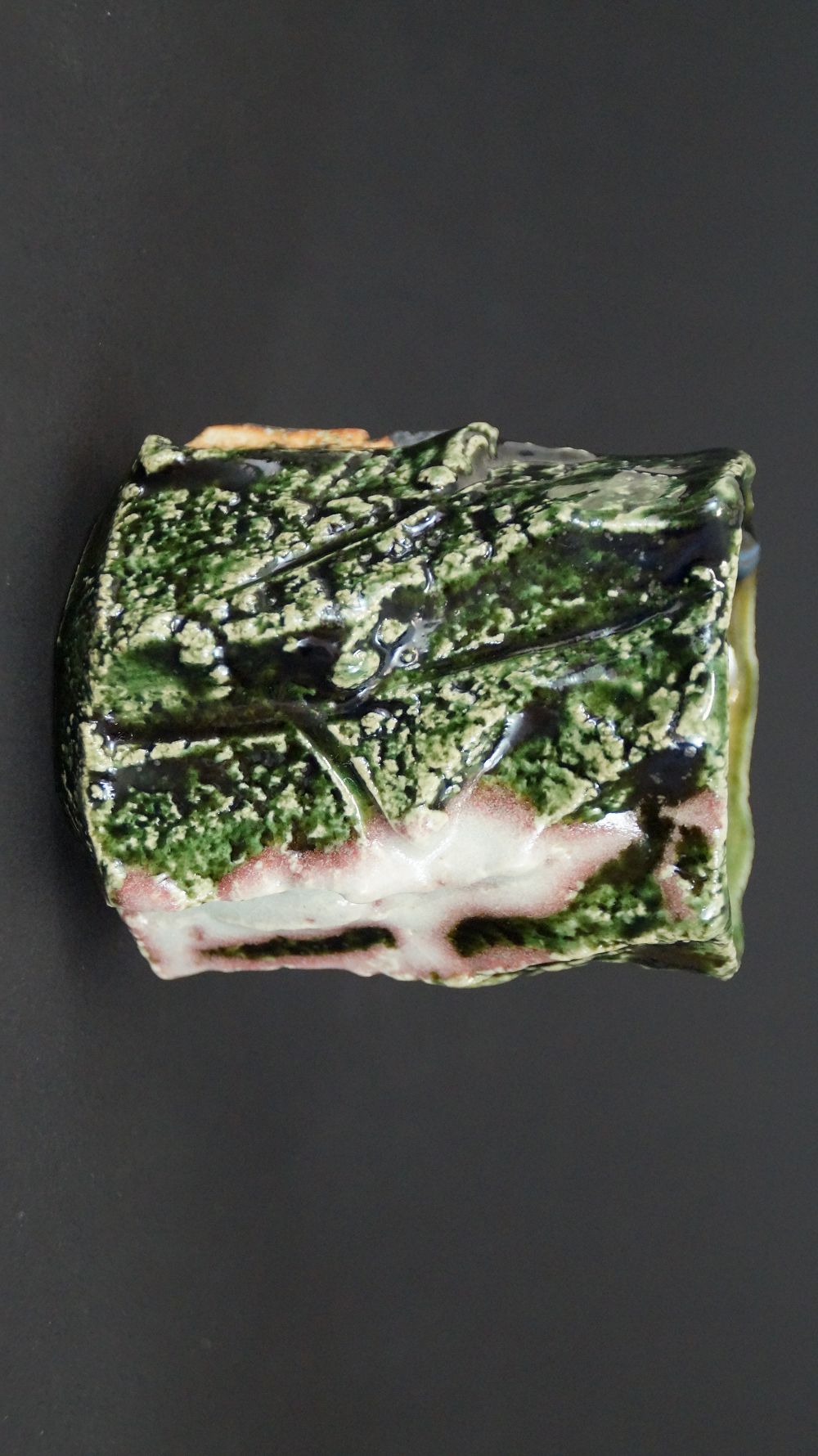 Further view of the yunomi tea bowl made of Oribe ware from the side