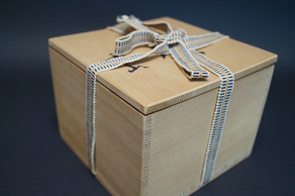Chawan Shino Keramik Shuichi Sawada Aufbewahrungsbox mit Kordel
