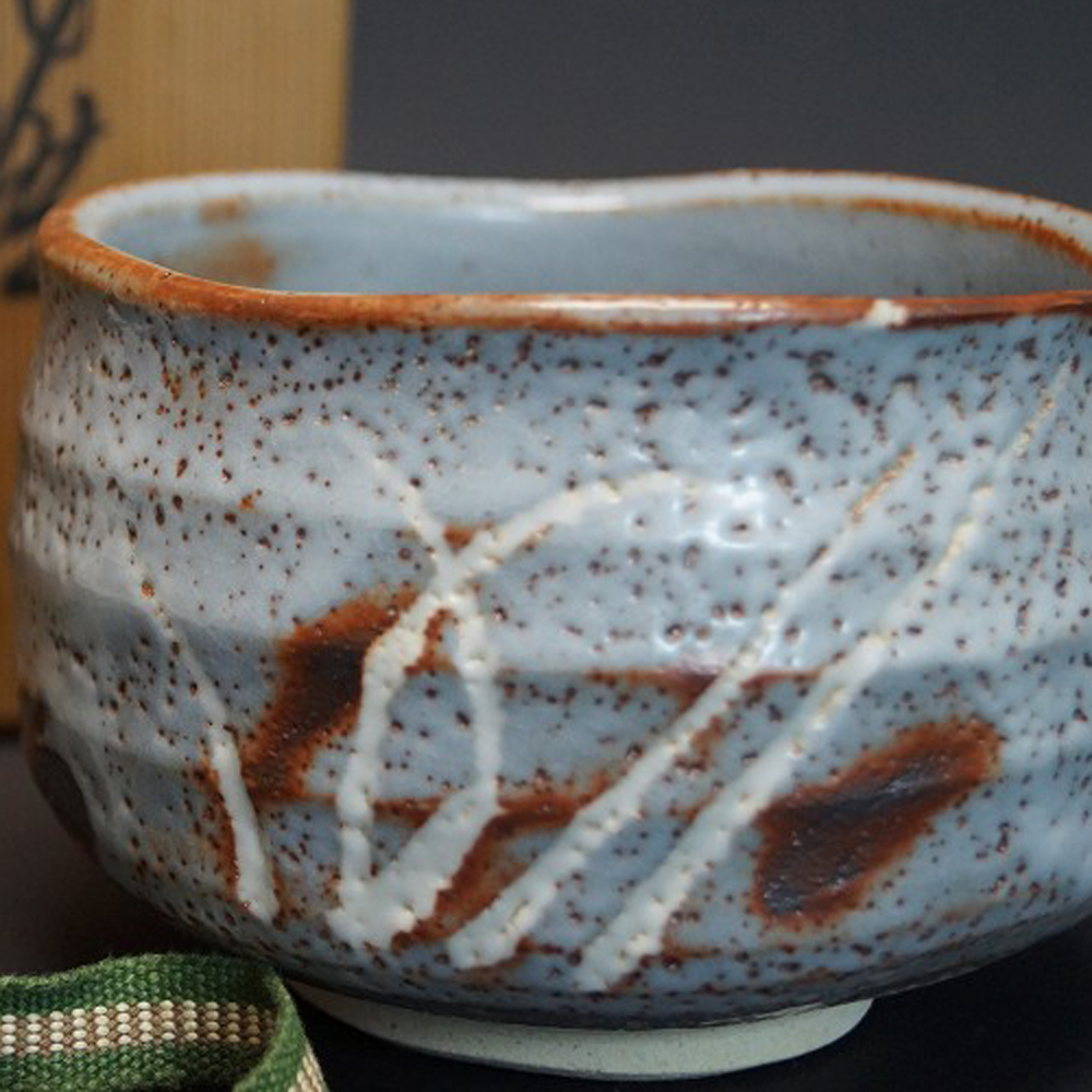 Tea Bowl Chawan Shino by Shuichi Sawada Motif Close-Up Preview
