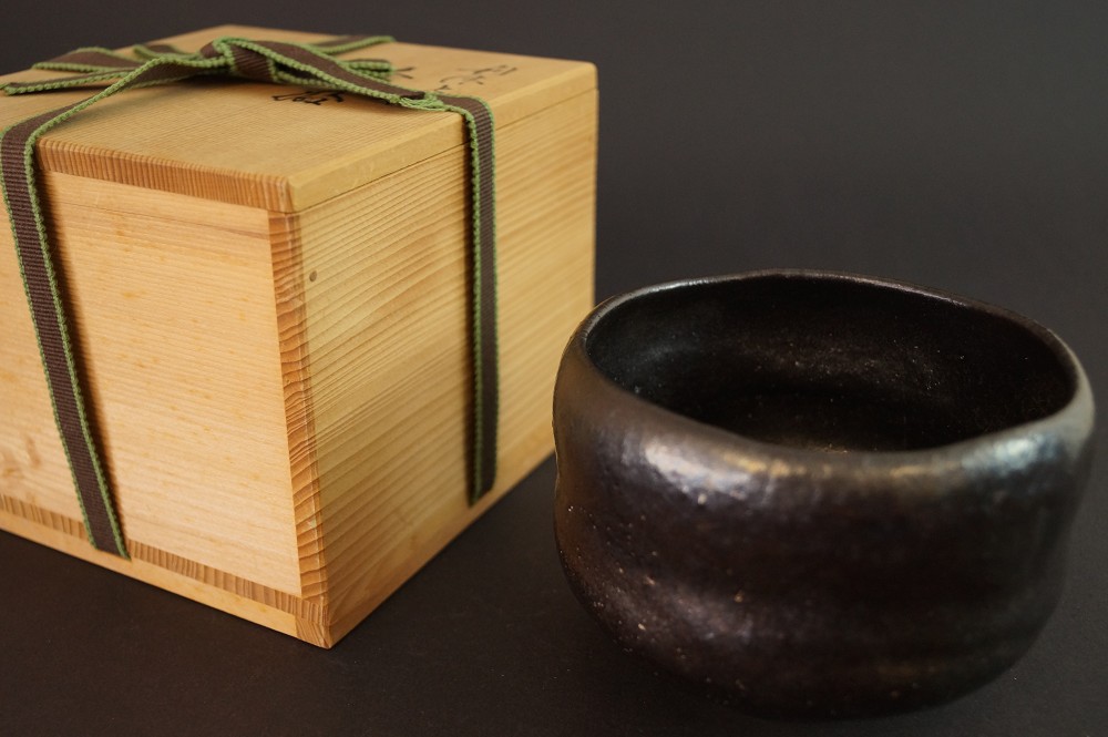 Chawan Made of Raku Ware by Shoraku Heian Front View with Storage Box