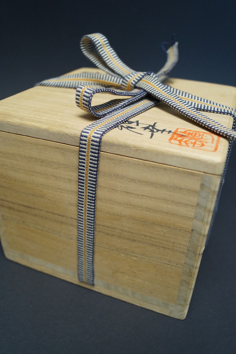 Chawan Shino Ware Kizan Mizuno Storage Box with Cord