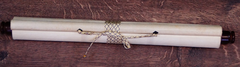 Rolled-up hanging scroll with dragon motif of the Kano school, tied with cord